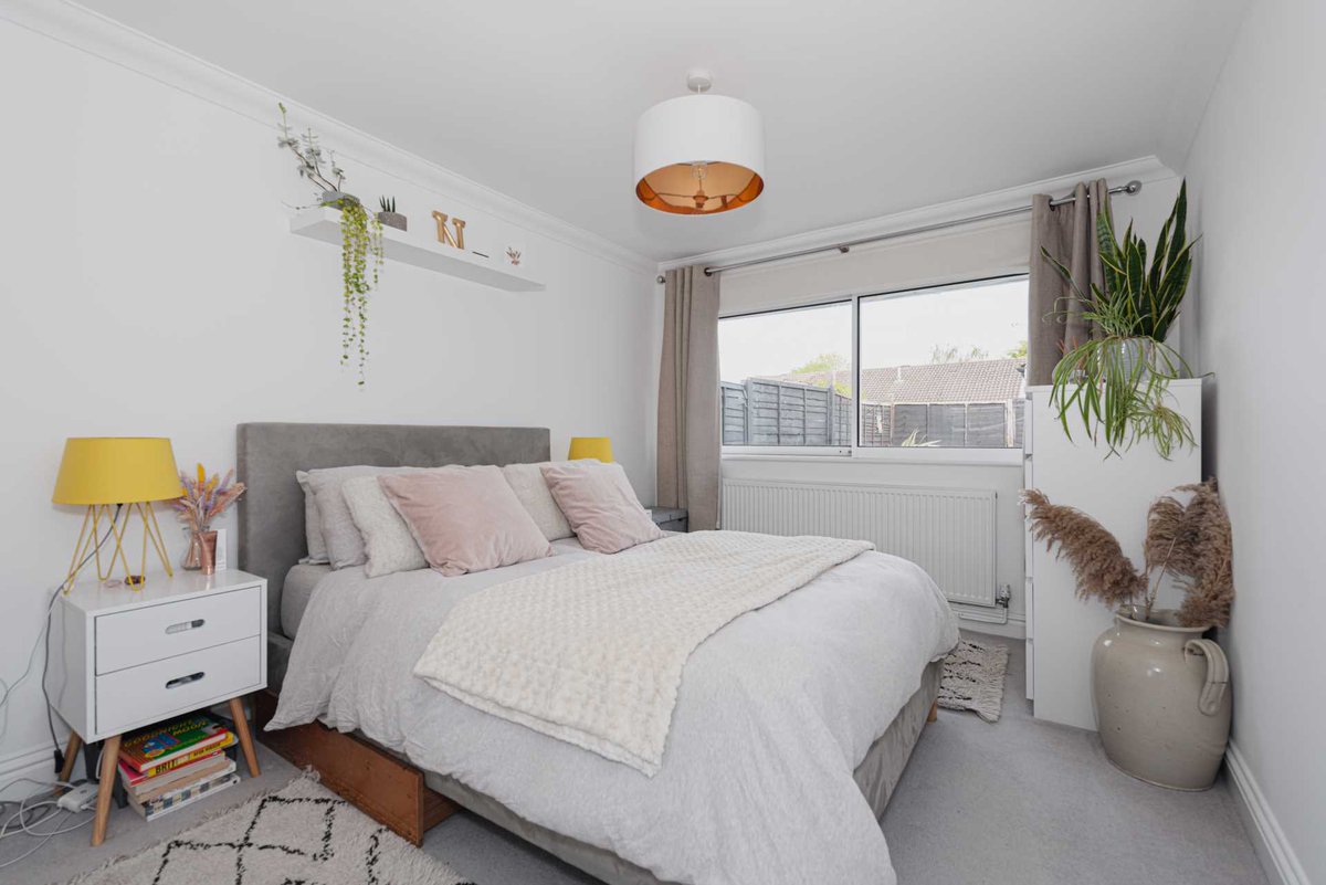 PersonalAgentUK's tweet photo. Our *LETTING OF THE WEEK*

Royal Drive, Epsom £2,300pcm

The Personal Agent are proud to present this extended, beautiful bungalow located in Royal Drive, a quiet cul de sac just a stones throw from Epsom Downs and Tattenham Corner Station.

https://t.co/N3zg55YDh2 https://t.co/FiiNmdoJ7V
