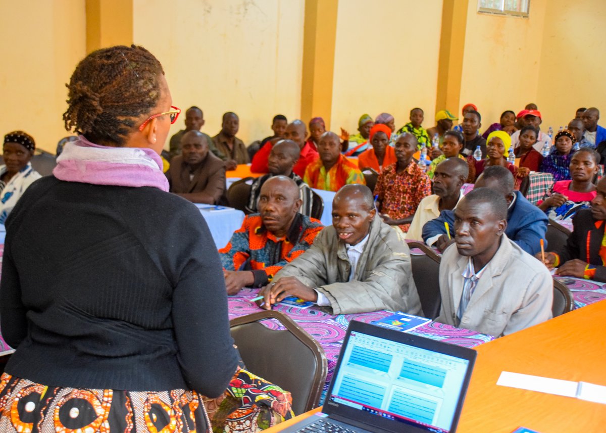 pass_trust's tweet photo. Vikundi pamoja na Vyama vya Ushirika wa Kilimo na Masoko (AMCOS) vinaendelea kunufaika na huduma za maendeleo ya biashara zinazotolewa na PASS Trust katika maeneo mbalimbali kwa kushirikiana na wadau wengine wa kilimo.#passtrust #passkilimo #passtanzania #kilimo #kijanishamaisha https://t.co/s51dRHoy4F