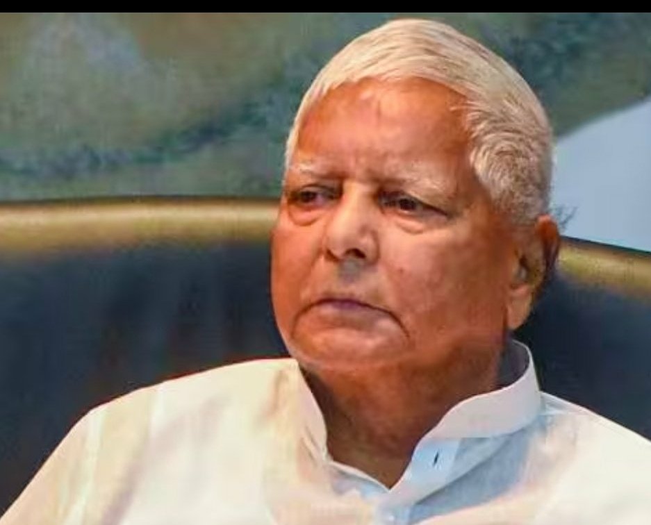 rajkumaryadavvv's tweet photo. ED ने लालू यादव और तेजस्वी यादव को समन किया है
नौकरी के बदले जमीन लेने से जुड़ा है मामला
पूछताछ के लिए 27 दिसंबर को बुलाया गया है
#LaluYadav #ED | #CashForLand https://t.co/vkHnSfbMru