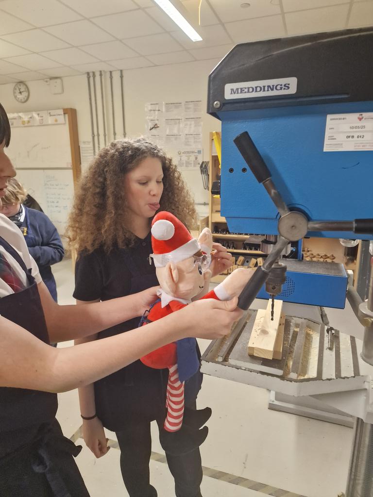 Dropped in on the S3 D&amp;M class to make sure they knew the drill when using the... Drill 🤔 <a href="/invacad/">Inverclyde Academy</a> <a href="/InvacadPSLT/">Invacad Senior Leaders</a>