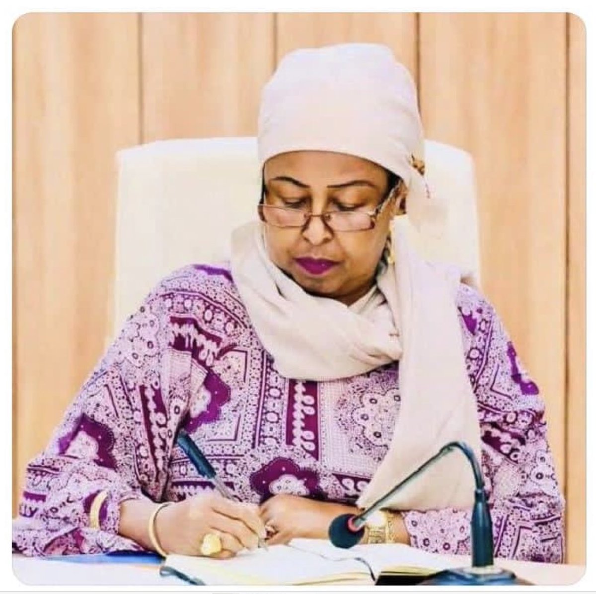 May Allah Have mercy on Minister Khadija Mohamed, she was a true friend of #Djibouti and #Djiboutians, one of the most esteemed politician and well respected Sister. 
Condolences to beloved Family members, Friends and Gov Federal Republic of #Somalia 🤲🏻
Inna Lillahi wa inna