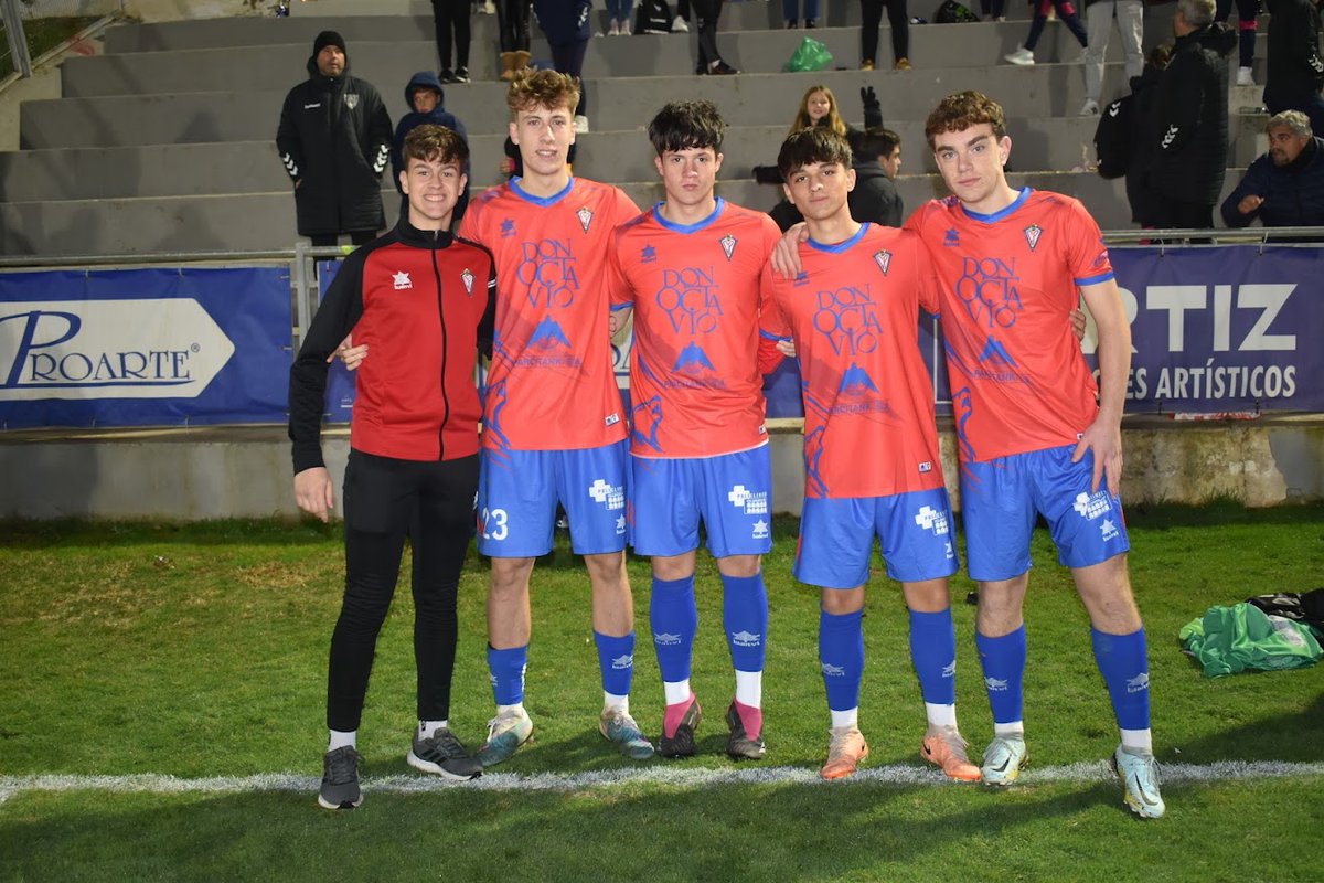 🙏💪🫂 Ojalá no sea la primera ni la última vez que defendéis esta camiseta. ¡Gracias por todo chavales, gracias por todo Olímpico Villarrobledo! 📷 FotografíaSava #tunoshacesmejores❤️💙