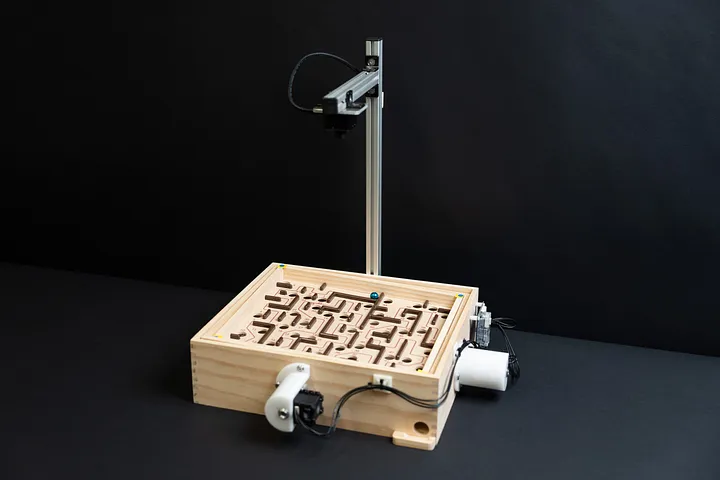 CapitalRoad_'s tweet photo. La IA triunfa sobre los humanos en desafíos físicos y mentales por primera vez

El robot de IA CyberRunner logra la victoria en un complejo juego de laberintos, mostrando destreza tanto física como mental. https://t.co/qoDmNKq1HG