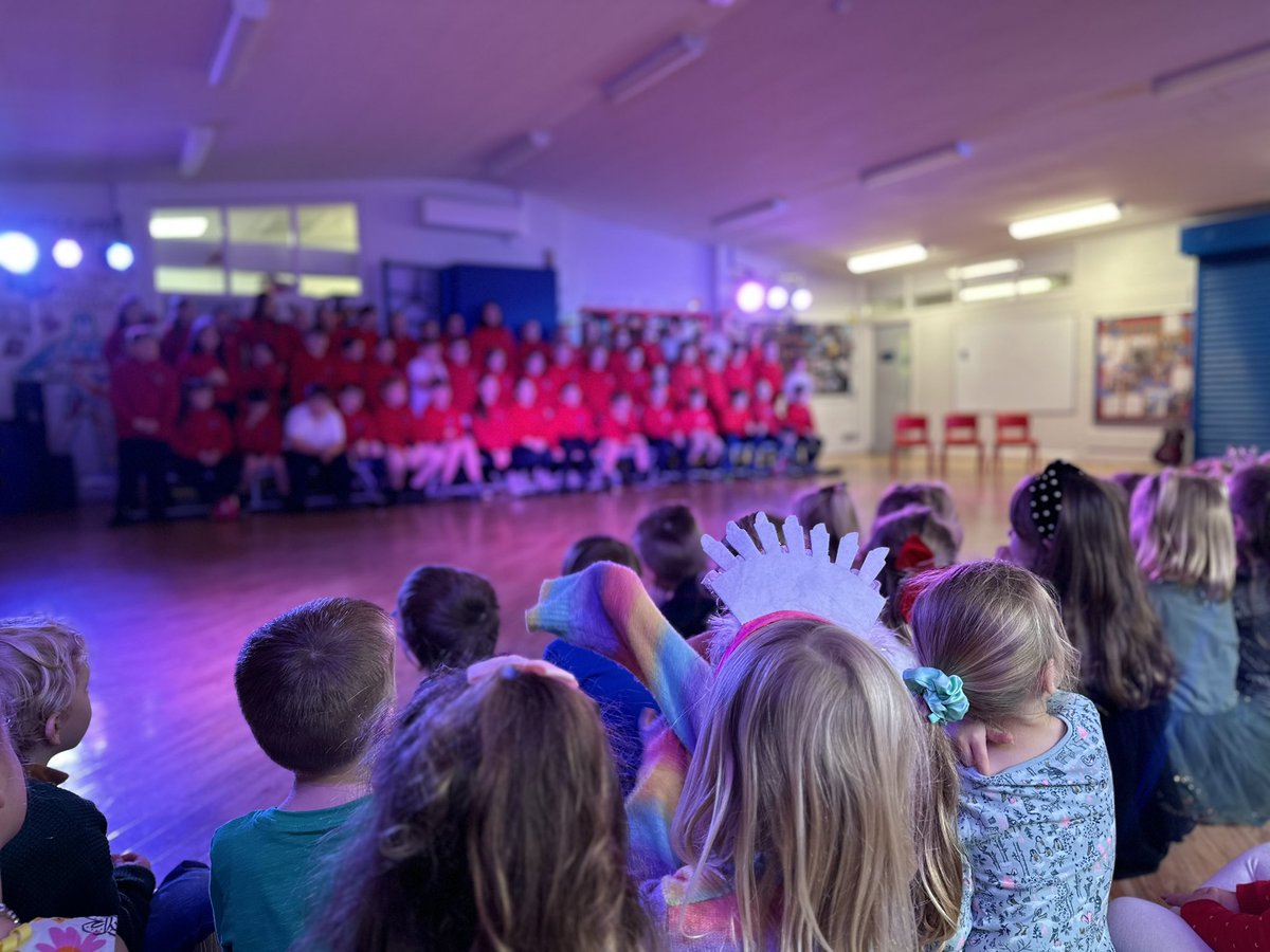<a href="/NewfoldYear6/">Newfold Year6</a> performed a showcase of all their recent music learning today, for our <a href="/NewfoldYearRec/">Newfold YearRec</a> children. We had singing, ukulele, guitar and keyboard playing, dancing and even a spot of blues. Well done Y6! #performance #Enrichinglives <a href="/orrellnewfold/">Orrell Newfold</a>