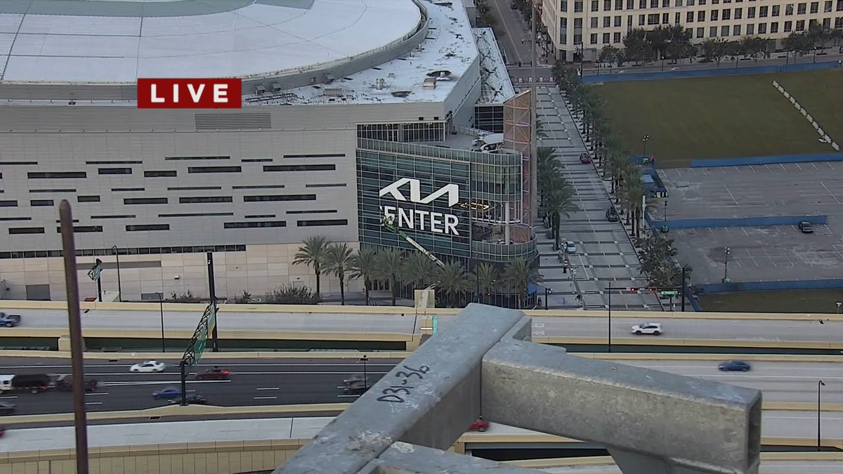 NEW: Orlando's arena has a new name! @AmwayCenter signs were removed last week. @Kia Center signs going up now. @WFTV