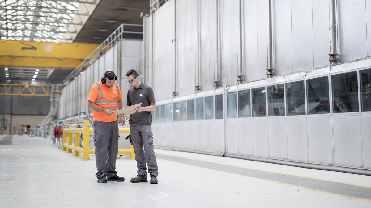 NIEUW CAO VOOR WERKNEMERS DS SMITH

De ruim 500 medewerkers van de DS Smith-vestigingen in Tilburg en Eerbeek krijgen een nieuwe CAO, meldt het FNV Procesindustrie. “Onze leden zijn zeer tevreden met de nieuwe afspraak over hun lonen.”

tinyurl.com/3dhnd3sd