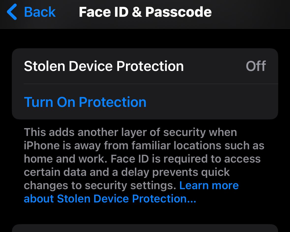 Ya disponible “stolen device protection” para iPhones iOS17.3 Activarlo previene que un criminal logre acceso toda tu data y cambie Apple ID, passwords entre otros. Activando la función ahora. 👇🏼