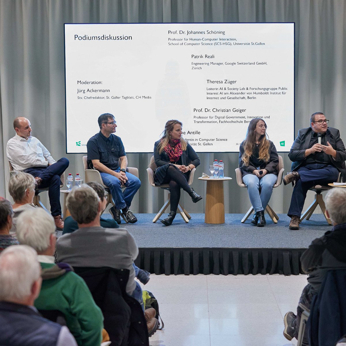 hiig_berlin's tweet photo. Welche relevanten Einsatzgebiete gibt es von #KI für das #Gemeinwohl? Darüber sprach Dr. Theresa Züger auf der #Podiumsdiskussion "Zukunft der #Mobilität: Wenn #Algorithmen unsere Wege beeinflussen" anlässlich des 125. Jubiläums der @IFPMHSG. Highlights👇📸 https://t.co/jC5oCChvsH
