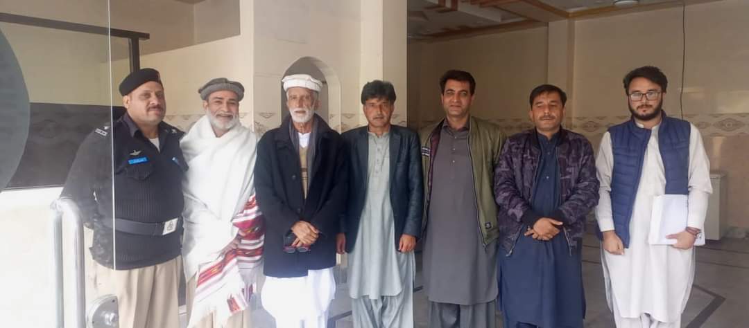 imrankhan52896's tweet photo. سلیمان خان چارسدہ کے ساتھ مدین میں انکے ھوٹل میں ملاقات.
باہمی دلچسپی کی امور زیر بحث۔ خان جی اے این پی کے ممتاز رہنما ہیں۔دوسرے ساتھی بھی موجود۔
#ANP #PK_3
@s_jafarshah https://t.co/4lUdVA7lCg