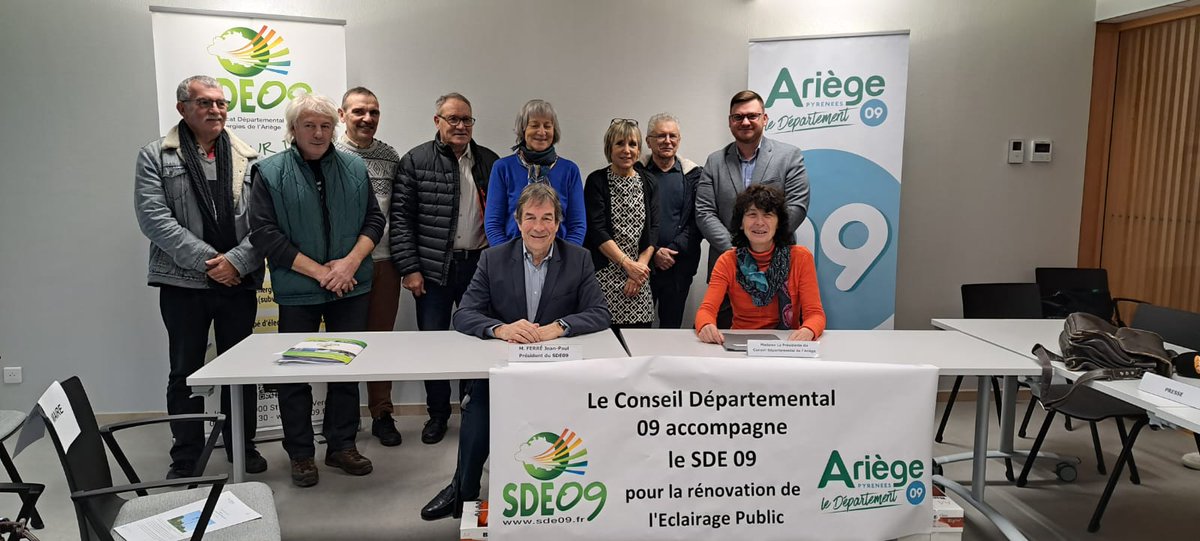 Christine Téqui, Présidente du Département et Jean-Paul Ferré, Président du Syndicat Départemental d’Énergies de l’Ariège, ont signé un partenariat afin que le Conseil Départemental soutiennent financièrement le SDE 09 😄 Plus d'informations➡️ urlr.me/7CKN2