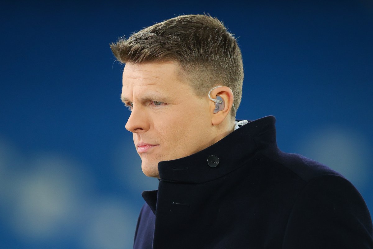 MirrorFootball's tweet photo. 🗣️ "We need to talk on the High Performance Podcast bro x"

Jake Humphrey has invited Raphael Varane onto his podcast after spotting the defender's LinkedIn post 👋

Read more 👉 https://t.co/3P9Wa25RSH https://t.co/dnAdtezehV