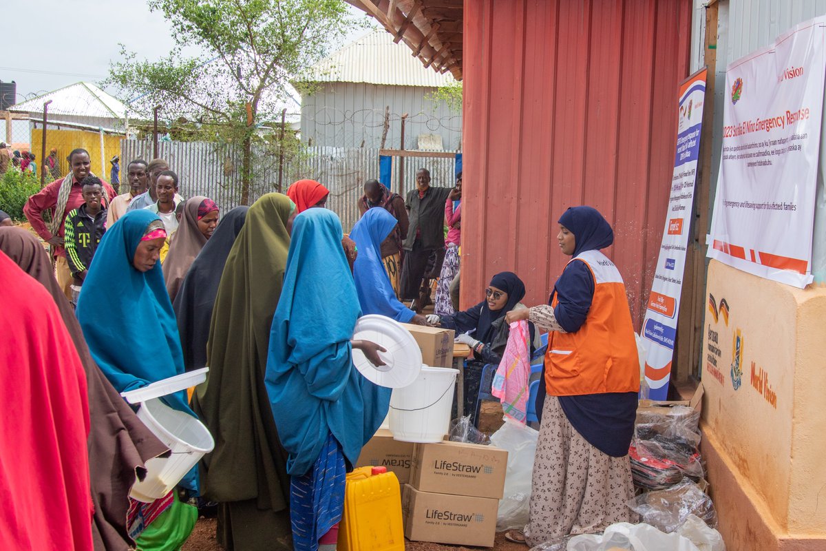 WVSomalia's tweet photo. Thanks German Federal Foreign Office for the support to procure essential hygiene kits consisting of water storage containers, laundry &amp;bathing soap and water treatment tabs. This was distributed to help 1,250 floods-affected households in Baidoa. @GermanyDiplo @WorldVisionDe https://t.co/DGFDvgQlw1