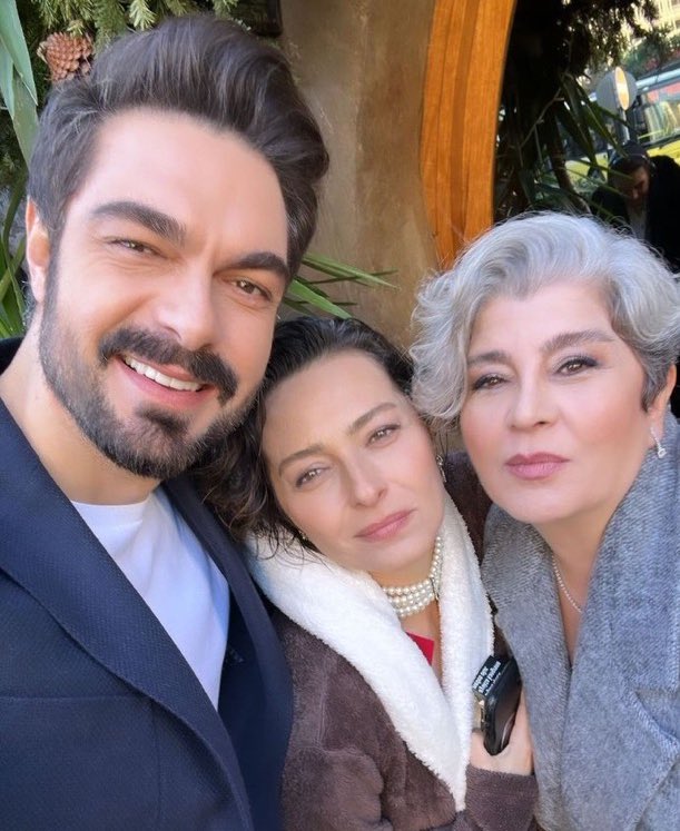 devamediiyoruzz's tweet photo. Ayça Bingöl, Devrim Yakut, Halil İbrahim Ceyhan...

#KirliSepeti Set 💫 https://t.co/eDG6RqNsJu