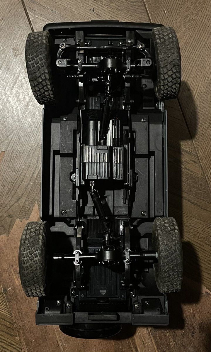 harayu's tweet photo. WPL ジムニー納車。今のところプロペラシャフトは落ちてません。リーフスプリングがいい感じ。 https://t.co/q5NKtQuvuE