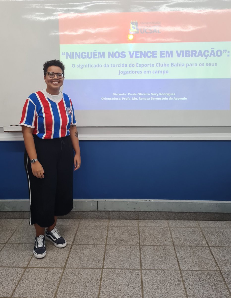 ecbahia's tweet photo. 🎓TCC sobre o Bahêa! A tricolor Paula Nery concluiu sua graduação em psicologia com o tema “Ninguém nos vence em vibração: o significado da torcida do Esporte Clube Bahia para os seus jogadores em campo”. Bora, minha psi! #BBMP https://t.co/rZVjHDJPJj