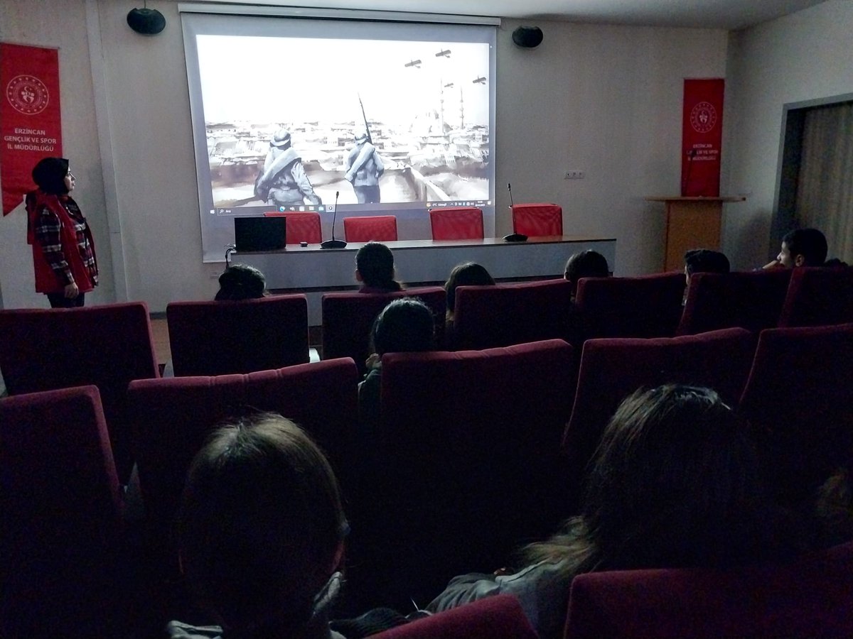 📍 Erzincan On Üç Şubat Gençlik Merkezi 

Erzincan Yaylabaşı Ortaokulu değerli öğretmeni ve öğrencilerini Gençlik Merkezimizde ağırladık. Gençlerimize merkezimizde eğlenceli vakit geçirip yaptığımız faaliyetler hakkında bilgi verdik.🤗🤗🌸
<a href="/OA_BAK/">Dr. Osman Aşkın Bak</a> <a href="/gencliksporbak/">Gençlik ve Spor Bakanlığı 🇹🇷</a> 
#GSBGM