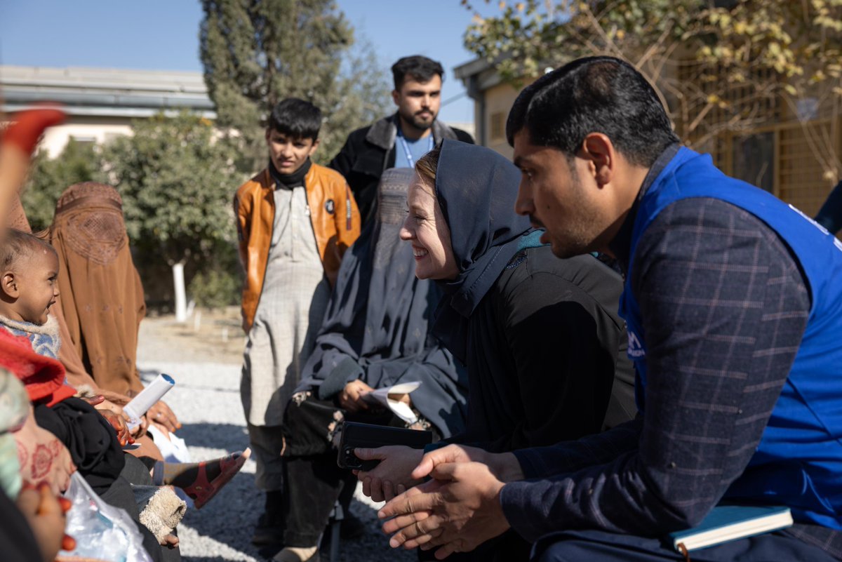 “Together, we can provide the life-saving support to communities who need it most”   @IOMChief while visiting the Torkham border to meet returnees from #Pakistan to whom IOM, as leader of the border consortium is providing assistance and has scale-up its operations.