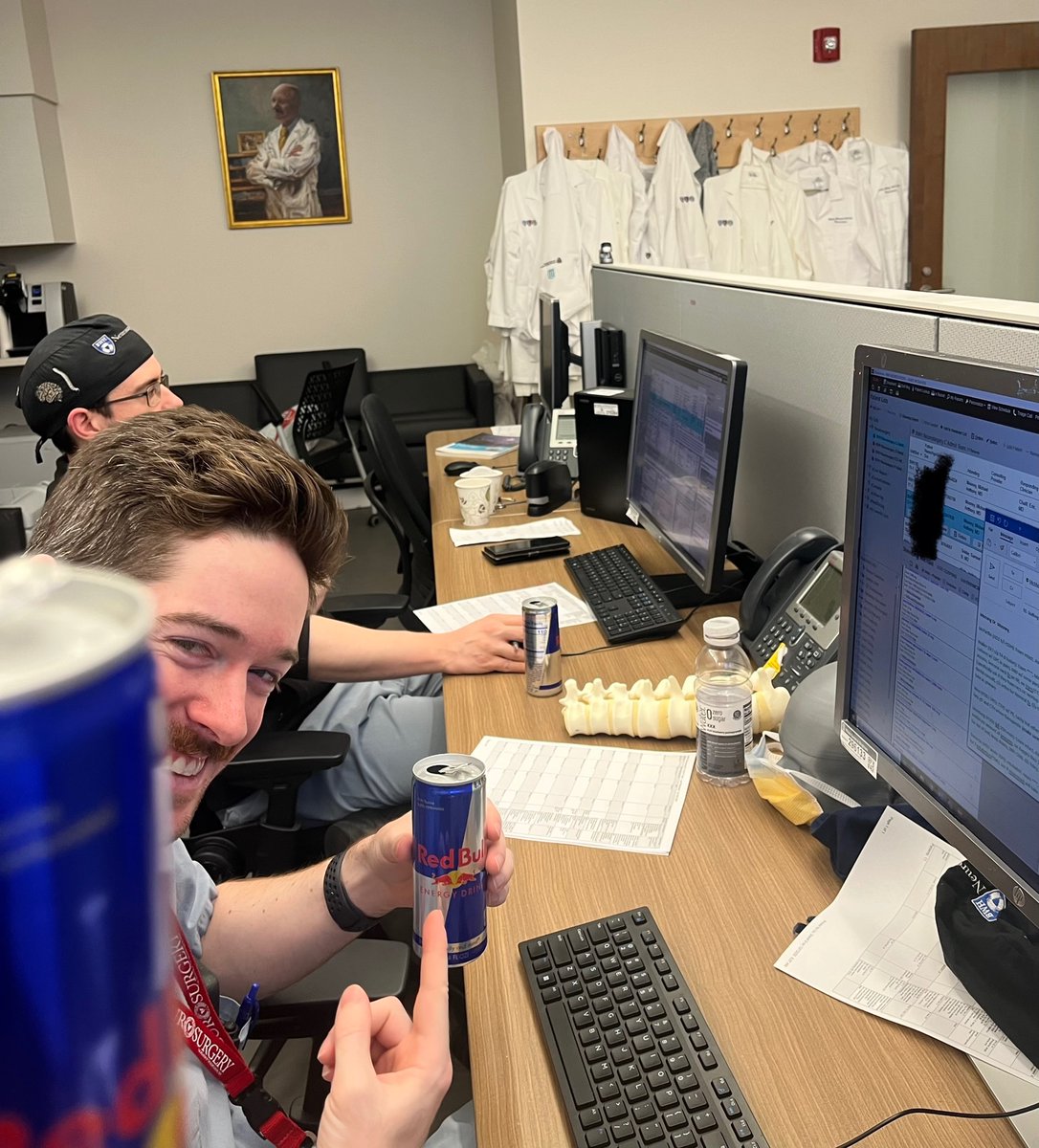 Grateful for <a href="/RedBullUS/">Red Bull US</a> on rounds! <a href="/J_TannerMcMahon/">J. Tanner McMahon</a>  #Neurosurgery 

Oil portrait of Dr Cosgrove from grateful FUS essential tremor patient