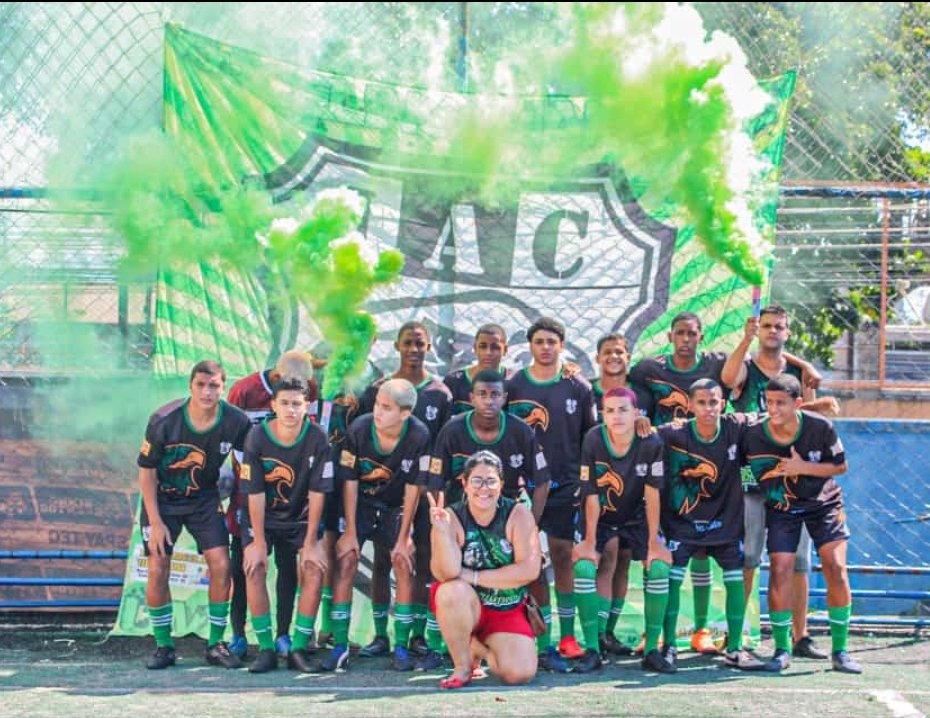 Fotão da porra... parabéns JAC
Campeão da Copa Lendários 
Mônica Galdino sub 16 💚🖤💚🖤