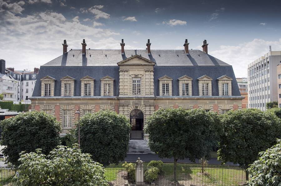 BGianeselli's tweet photo. Si la gouvernance actuelle de l’Institut Pasteur souhaitait raser un bâtiment historique de Louis Pasteur sur son site, elle ne le pourrait pas. 

Pourquoi ? Parce que ces bâtiments sont classés.

Mais ce n’est pas le cas de ceux de Marie Curie…

#SauvonsLePavillonDesSources https://t.co/T3vjaL0Rls