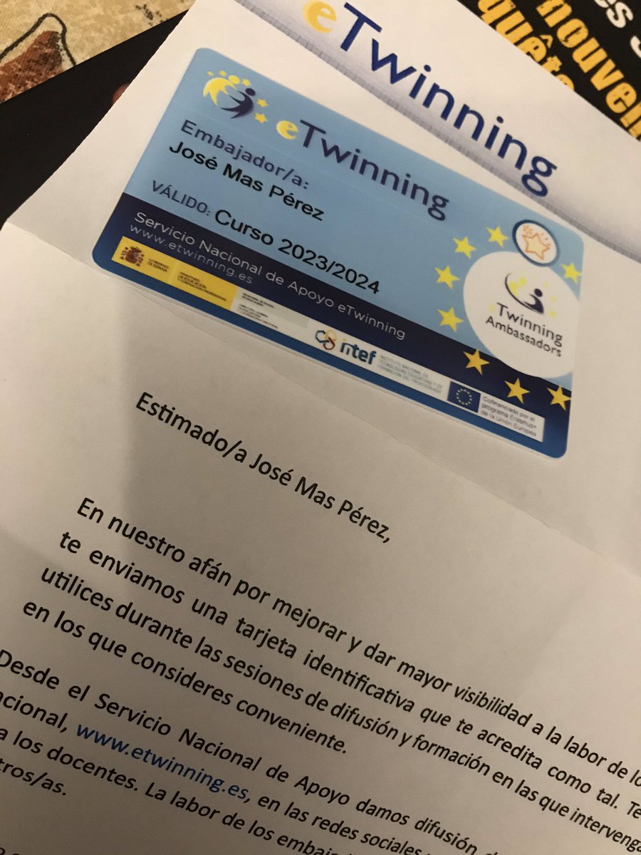 Con gran orgullo recibido otro curso mi acreditación de embajador @eTwinning_es 14 años ya de proyectos, de intercambios y de ilusión. Un maravilloso regalo de Navidad @CARLEE_Aragon @carlosjmedina @dgalextranjeras @dgafprofesorado