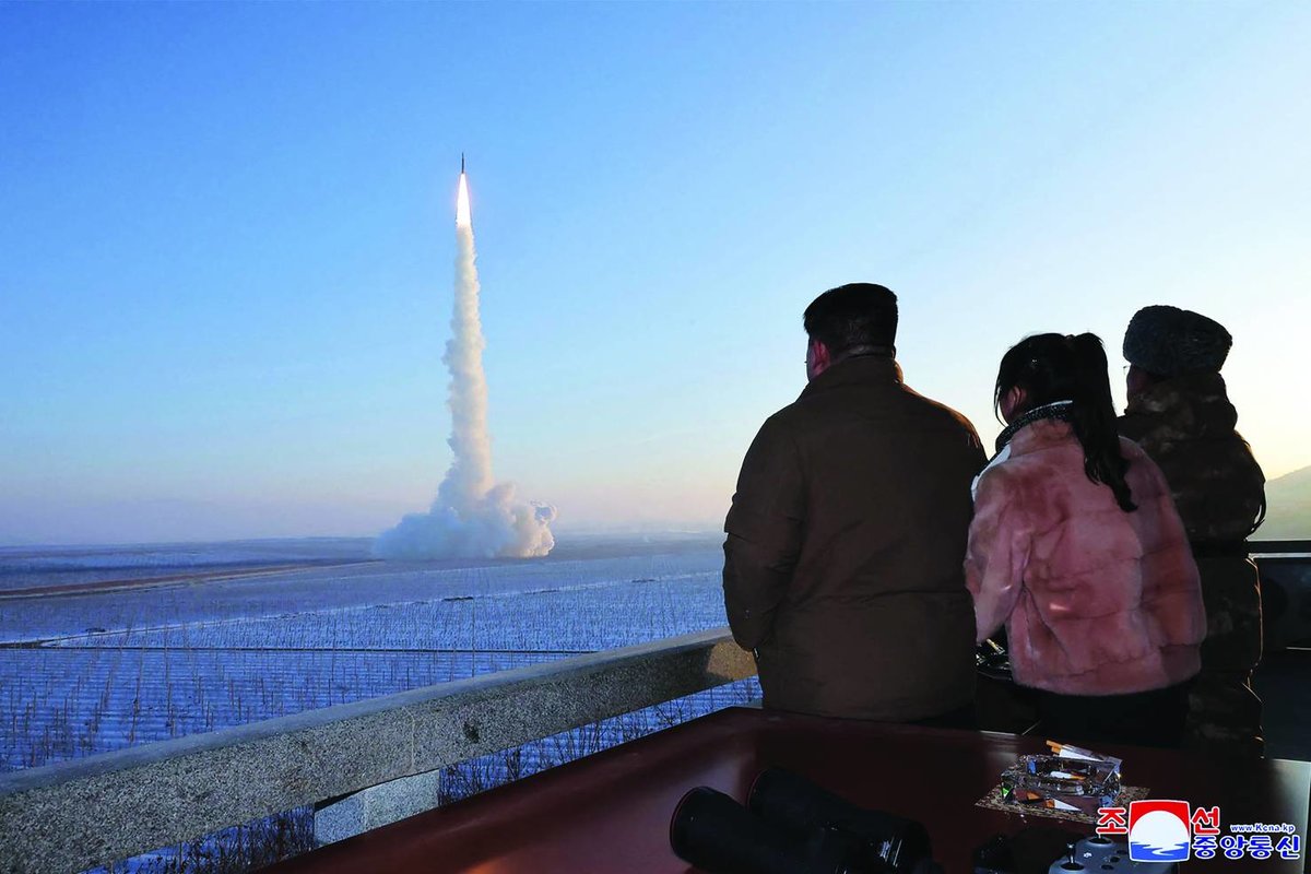 آزمایش موشک قاره‌پیمای کره شمالی با حضور کیم