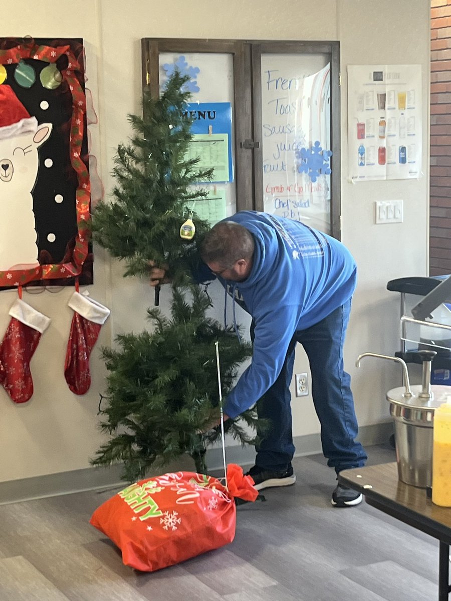 Lakeviewhigh's tweet photo. Buddy, Santa and Cody Osten saving Christmas. What a wonderful world here at Lakeview #lakeviewvikes https://t.co/Vx7V6IonFM