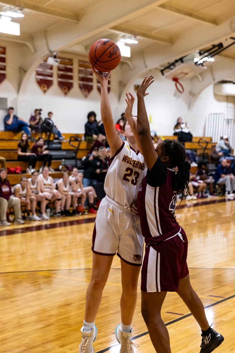 Top to bottom, this team continues to work hard in practice and help each other improve each day! Keep working! Keep growing! Nice win over SASA 50-35 last night. @sophie_fox2027 20pts/18reb @AnaleisMing 20pts/7stl Maser - 4pts/7reb Bauer - 4pts/8reb