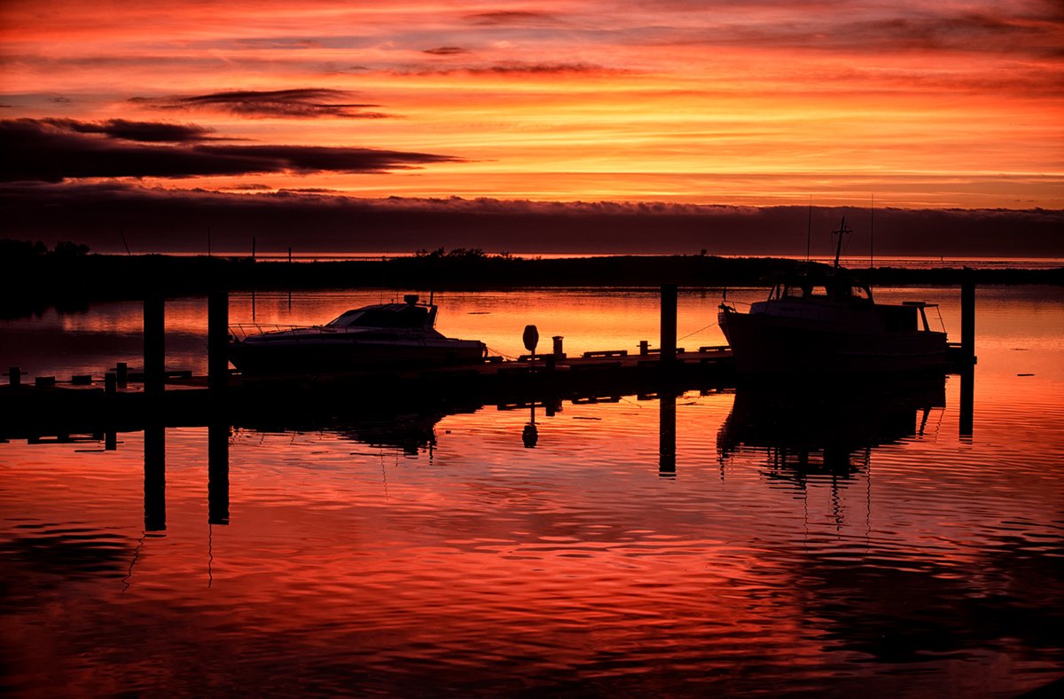 Sam_Alexandra23's tweet image. Hi Gang! Today is #WaterReflections Wednesday.  Hope you will share a capture of a #reflection in the #water. Have a Wonderful Wednesday and stay safe out there! #Photography #Waterscape #Inlet #Ocean #Seascape #Seaside