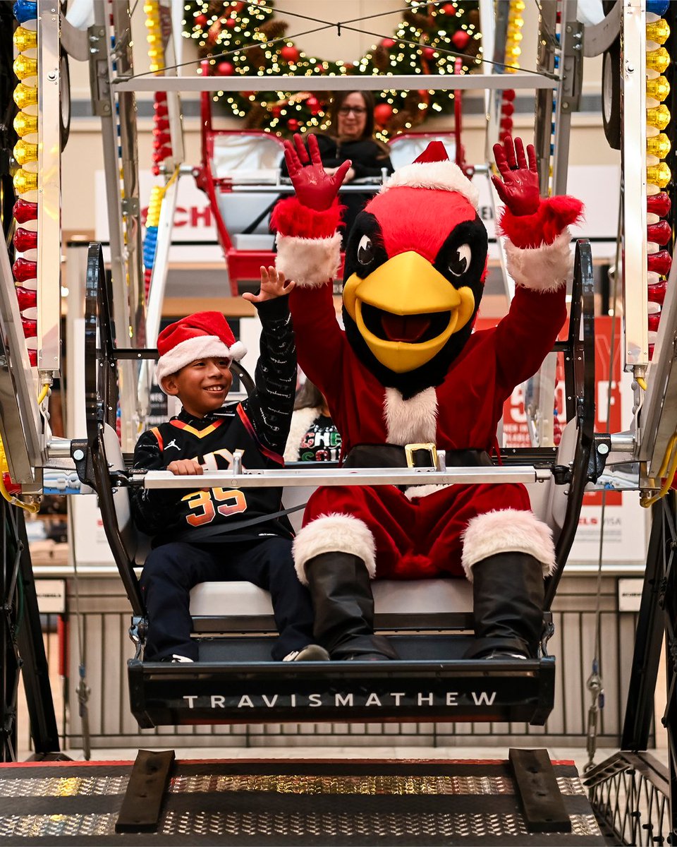 What A Catch 👏 @mcbtrey brought the Christmas cheer with his teammates yesterday and gifted each child a $1,000 shopping spree for the holidays 🎄