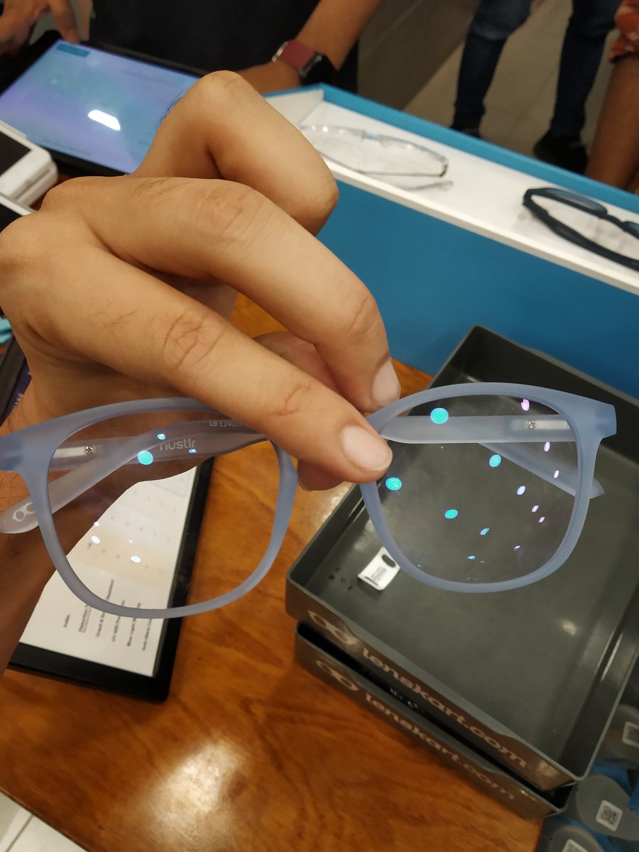 vimalsatelier's tweet image. What is this behaviour @Lenskart_com 
What you ordered / what you received