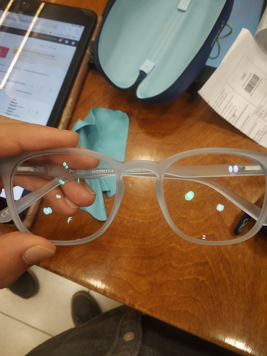 vimalsatelier's tweet image. What is this behaviour @Lenskart_com 
What you ordered / what you received