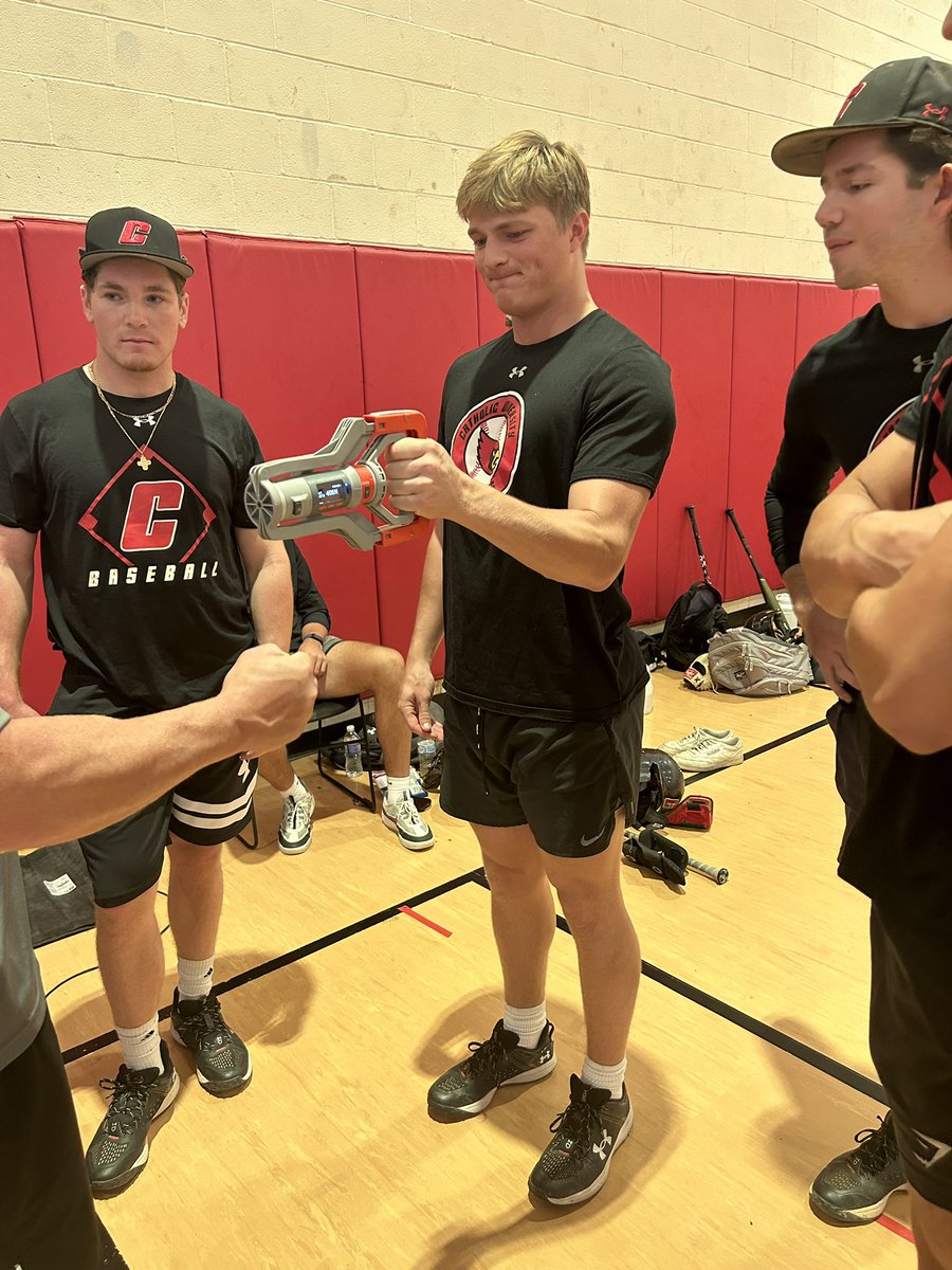 During Fall Ball we teamed up with our friends at iD Evolution for Bat Fitting. Thank you to our friends Chad, Kyle, and Heather for all their help, support, and guidance.