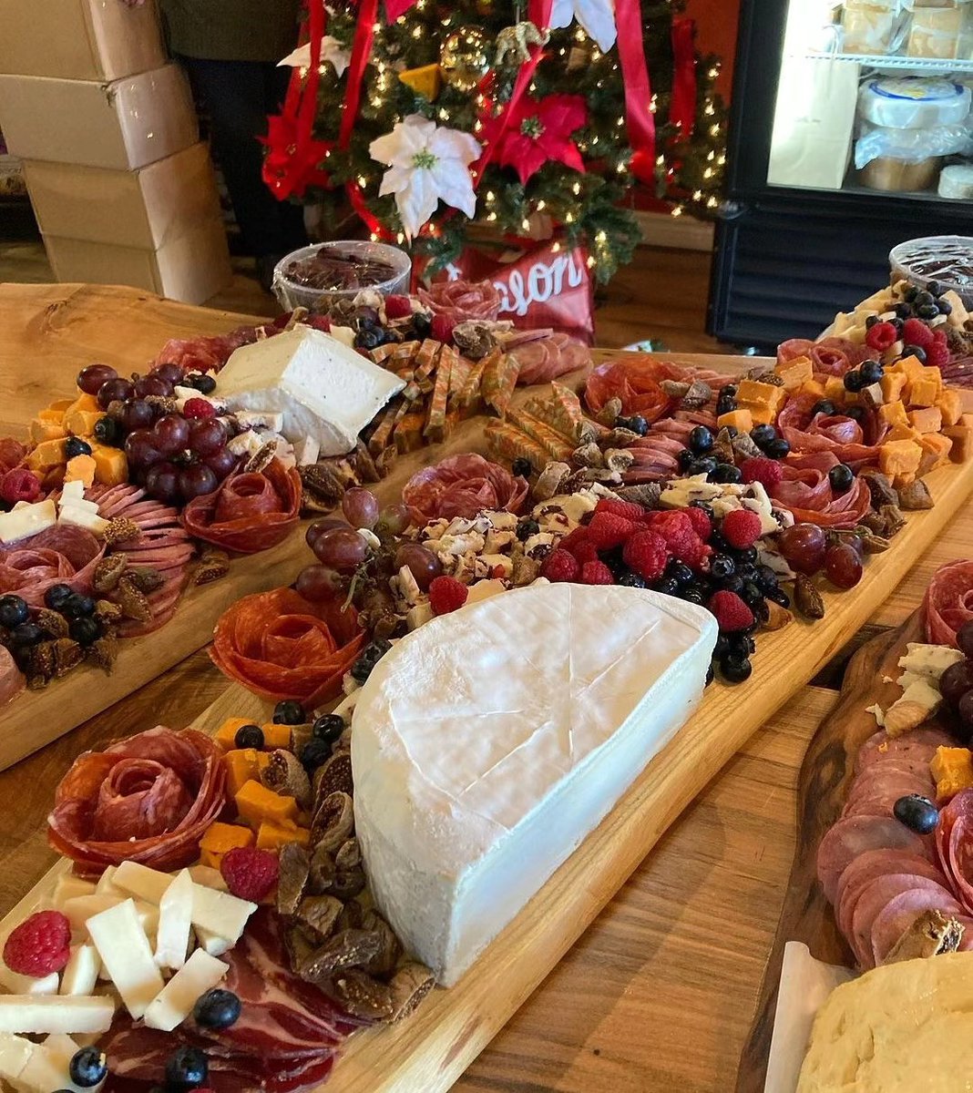 ✨HOLIDAY HOSTING✨ Be sure to connect with Ancaster Cheese for all of your Holiday charcuterie needs! 📍 356 Wilson St E, Ancaster, ON #AncasterVillage