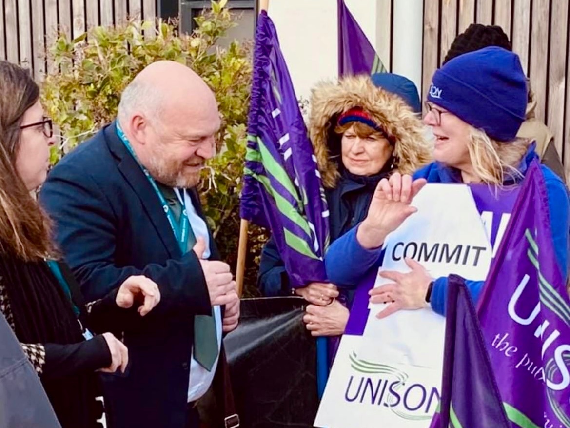 Brilliant turnout in Bridgwater today as council workers lobbied Somerset Council amid plans to make cuts to staff and services ✊🏼 👉🏼 unsn.uk/SCCLobby “UNISON will do all it can to save services in Somerset. Today’s lobby is just the start.”