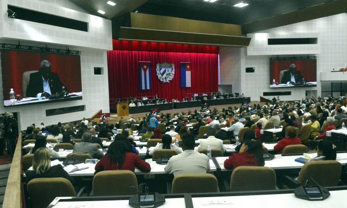 Con la presencia del GE Raúl Castro Ruz, líder de la Revolución Cubana, y del 1er Sec del CCPCC y Presidente de la República, @DiazCanelB, inició este miércoles el Segundo Periodo Ordinario de Sesiones de la X Legislatura de la Asamblea Nacional del Poder Popular (ANPP)