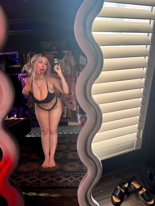 🎂 🎉 24 today 🎉 🎂 https://t.co/CFy0pIRNBo