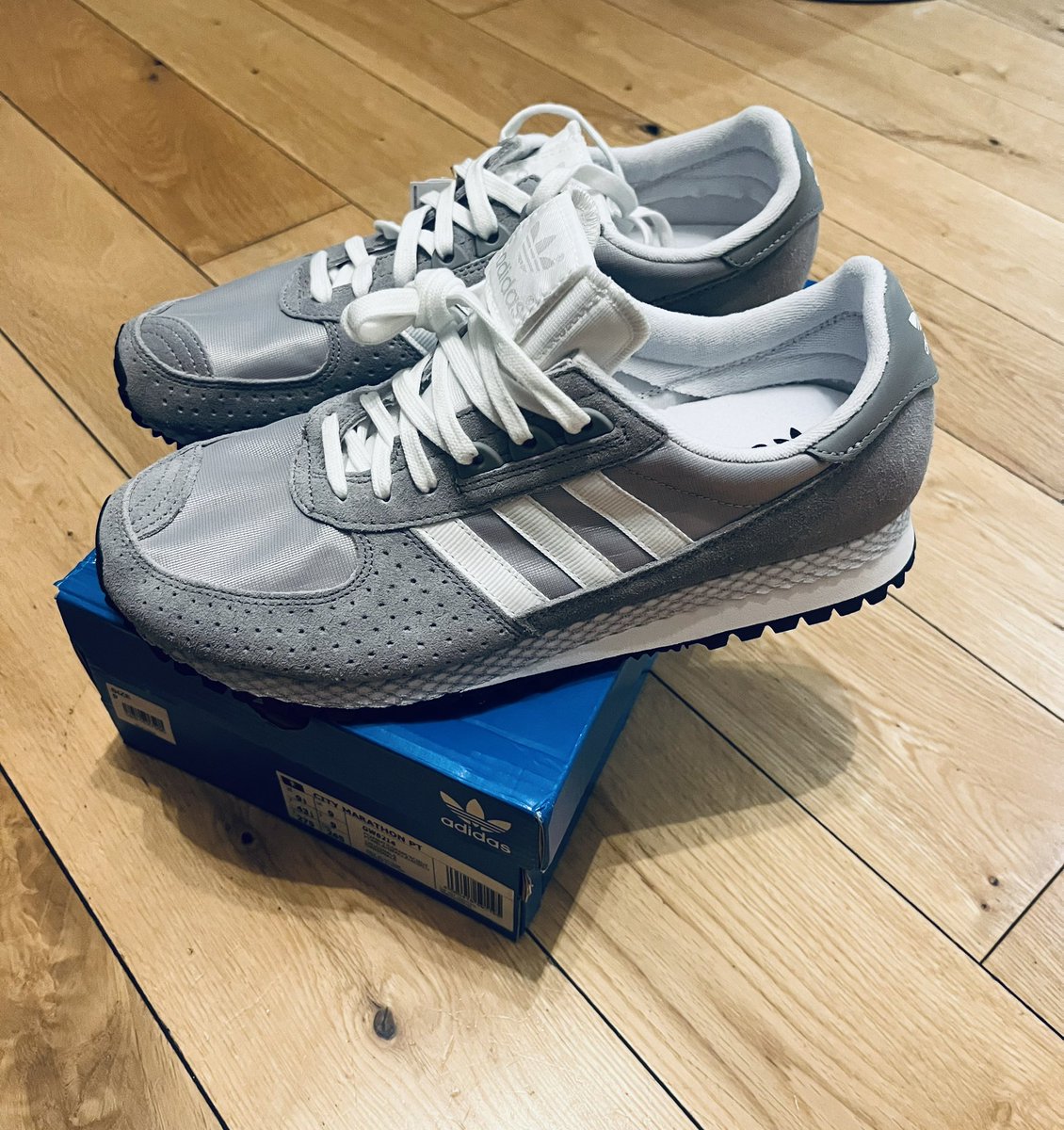 Well Wynsors world of shoes have played a blinder with these! Absolute bargain for Marathon PT’s! #adidas #threestripes @adiFamily_ @goodie808