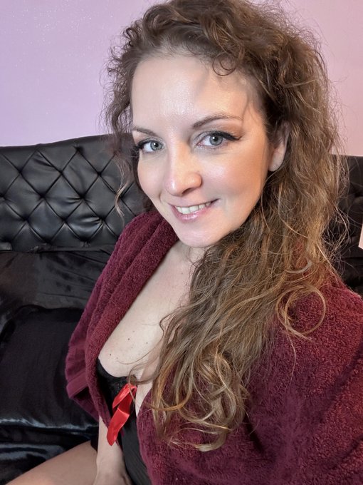 Bonne ann&eacute;e 😍🔥 Mon site 👉 https://t.co/u9hrfZPovT  Mon mym 👉https://t.co/skPE5TY2Uj https://t.co/x6r