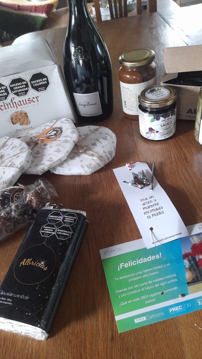 Marianvillafan's tweet photo. La emoción de un autónomo al recibir caja de navidad vale triple!!!! Un placer ser parte de #iteros!!! Gracias @solarroquy @Rolobidegain @AgroBayerAR
Que sea una feliz navidad para todos!!! https://t.co/3sTU21QkSs