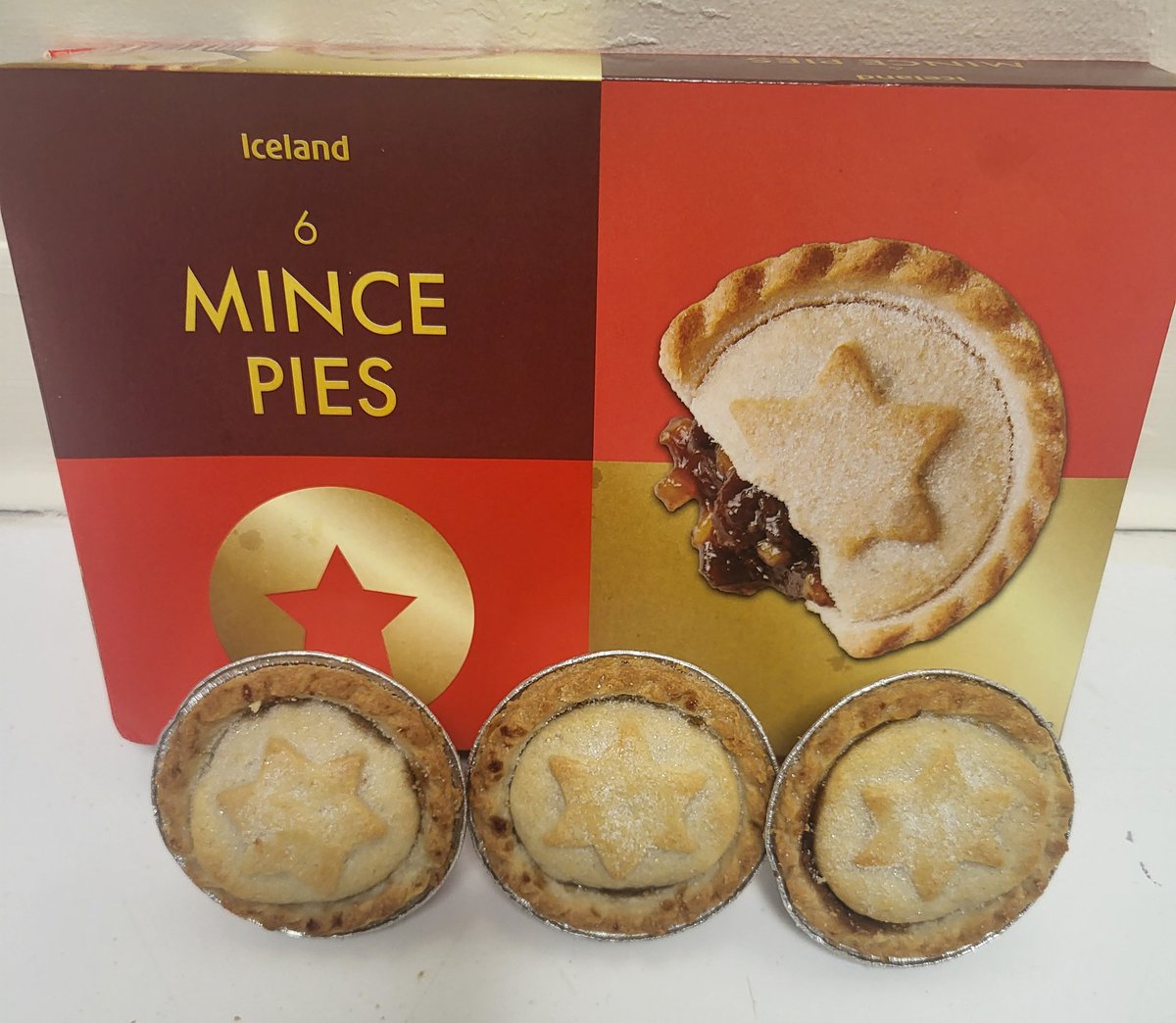 Many thanks to the staff at the food warehouse in Port Glasgow for their very generous and kind donation of mince pies.  We have shared widely across the site and has been much enjoyed and added some festive cheer , thank you <a href="/IcelandFoods/">Iceland Foods ❄️</a> <a href="/NHSGGC/">NHS Greater Glasgow and Clyde</a>