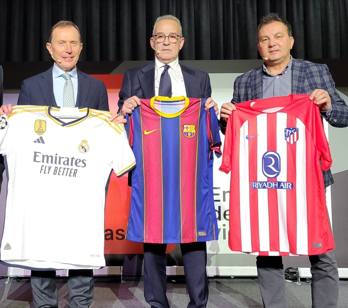 FCBjugadors's tweet image. 🔥 El 30 de desembre jugarem un triangular al #Metropolitano a benefici de la @FundacionRelife , liderada per l'exblaugrana Julio Alberto Moreno @AlbertoJcasas 🔵🔴

#Rojaalasdrogas reunirà exfutbolistes del Real Madrid, Atlético de Madrid i FC Barcelona.

ow.ly/XNIo50QkBUg