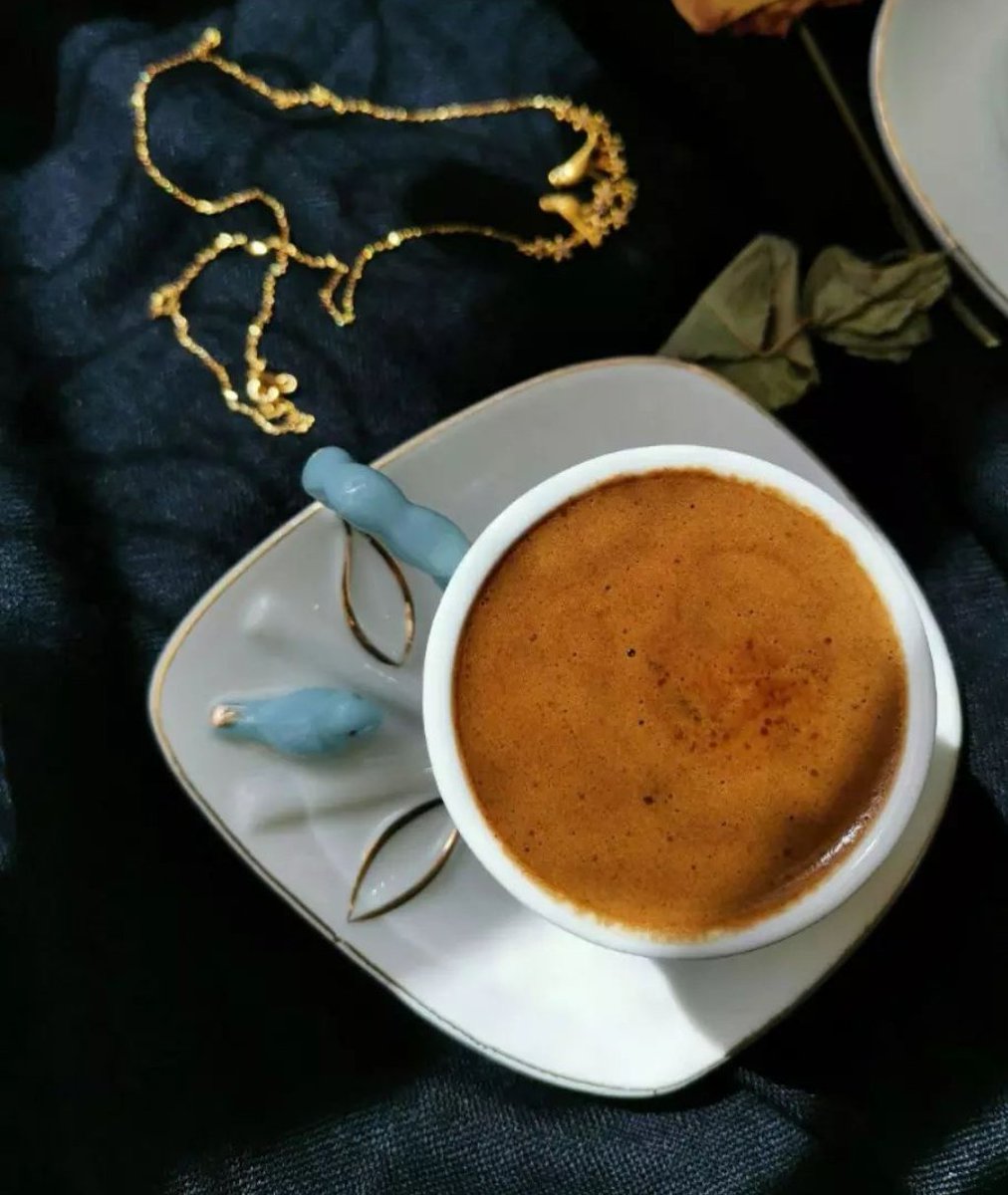 في الغالب هناك شخص واحد تتمني شرب القهوة معه 😌🌹