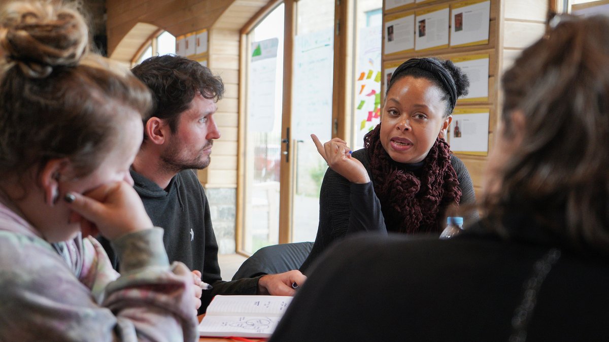 Sign up for an information session on 17 January or 1 February and learn more about UK Creative Community Fellows, your eight month fellowship to learn, collaborate, and drive transformations in your community through arts and culture. #UKCCF derbymuseums.org/learn/uk-creat…