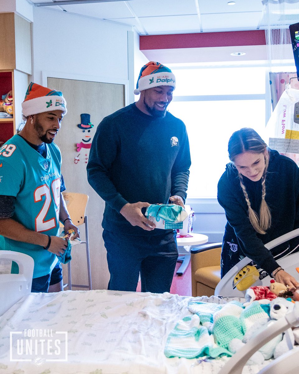 .@astronaut visited patients at @JDCHospital yesterday afternoon and continued to spread holiday cheer. ❤️