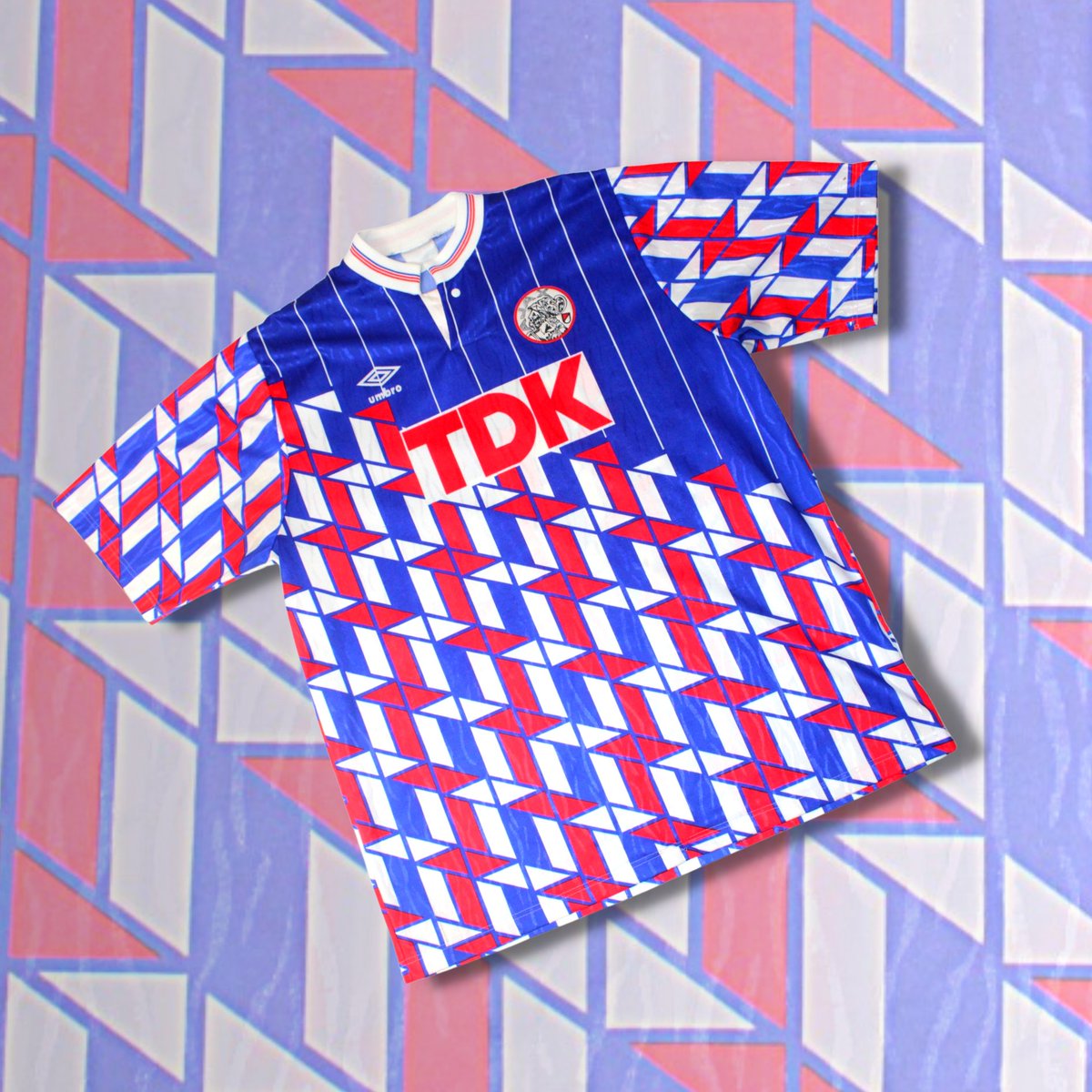 Classic Ajax 1989/91 Away Shirt by Umbro one of the most iconic shirts! AVAILABLE NOW FOR £285! ha7classicalshirts.co.uk/collections/ne… #ajax #umbro #umbrovintage #footballshirtsforsale #FootballShirts #ClassicFootballShirts #VintageFootballShirts #RetroFootballShirts