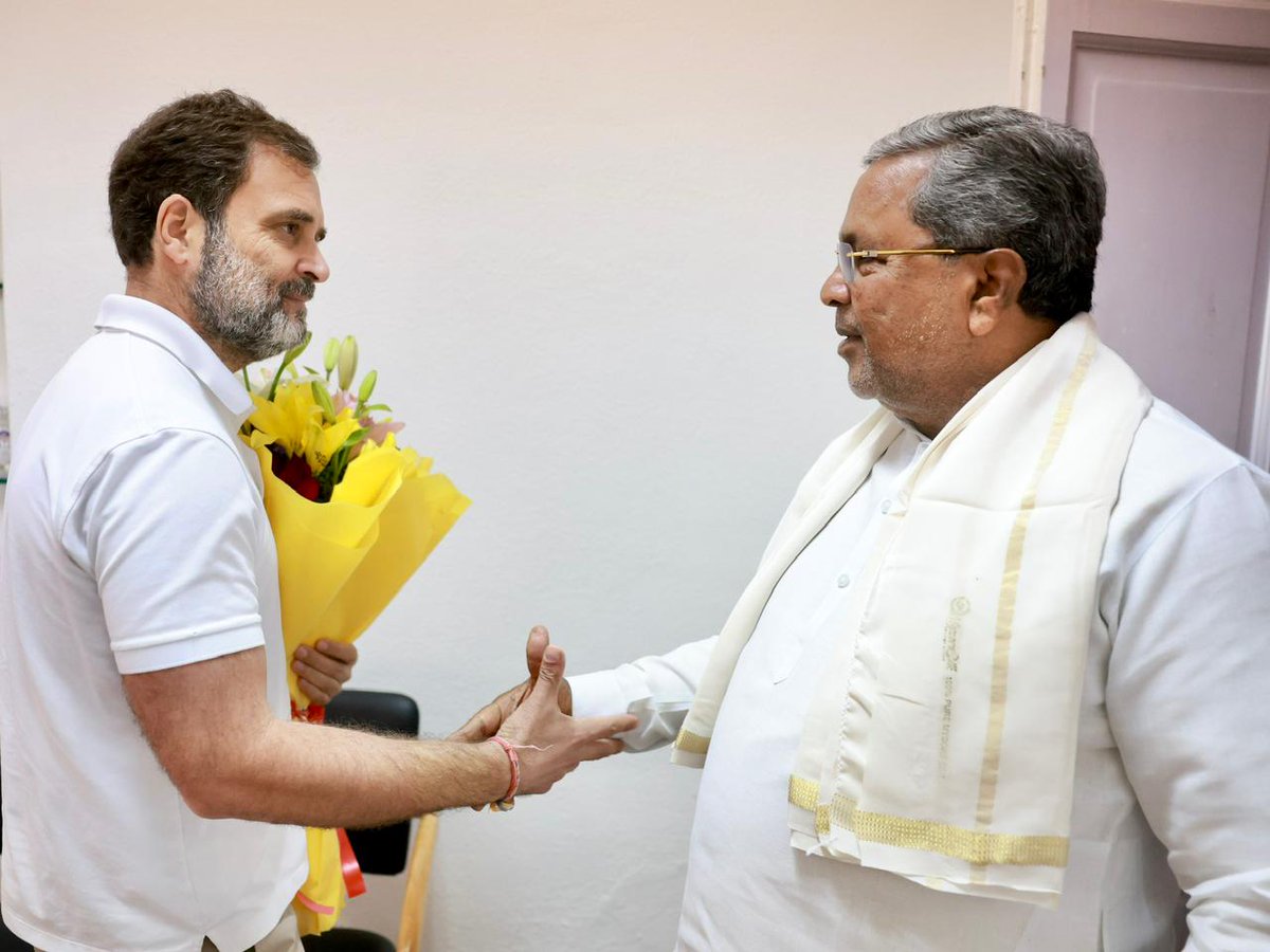 Siddaramaiah (@siddaramaiah) on Twitter photo ಪಕ್ಷದ ವರಿಷ್ಠರಾದ <a href="/RahulGandhi/">Rahul Gandhi</a> ಅವರನ್ನು ದೆಹಲಿಯಲ್ಲಿ ಇಂದು ಭೇಟಿಯಾಗಿ, ಮಾತುಕತೆ ನಡೆಸಿದೆ.
ದ್ವೇಷ, ಅಸತ್ಯದ ವಿರುದ್ಧದ ಅವರ ಹೋರಾಟಕ್ಕೆ ನಾನೆಂದೂ ಜೊತೆಗಿರಲಿದ್ದೇನೆ.
#RahulGandhiVoiceOfIndia ಪಕ್ಷದ ವರಿಷ್ಠರಾದ <a href="/RahulGandhi/">Rahul Gandhi</a> ಅವರನ್ನು ದೆಹಲಿಯಲ್ಲಿ ಇಂದು ಭೇಟಿಯಾಗಿ, ಮಾತುಕತೆ ನಡೆಸಿದೆ.
ದ್ವೇಷ, ಅಸತ್ಯದ ವಿರುದ್ಧದ ಅವರ ಹೋರಾಟಕ್ಕೆ ನಾನೆಂದೂ ಜೊತೆಗಿರಲಿದ್ದೇನೆ.
#RahulGandhiVoiceOfIndia