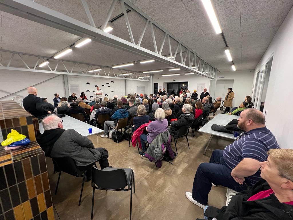 Absolutely brilliant attendance at last night’s public meeting in support of saving the #Clapham Post Office from closure. Thank you to @StudioVoltaire for hosting us and to all those who came along on a cold Christmas evening. Together we will fight to reverse this decision!