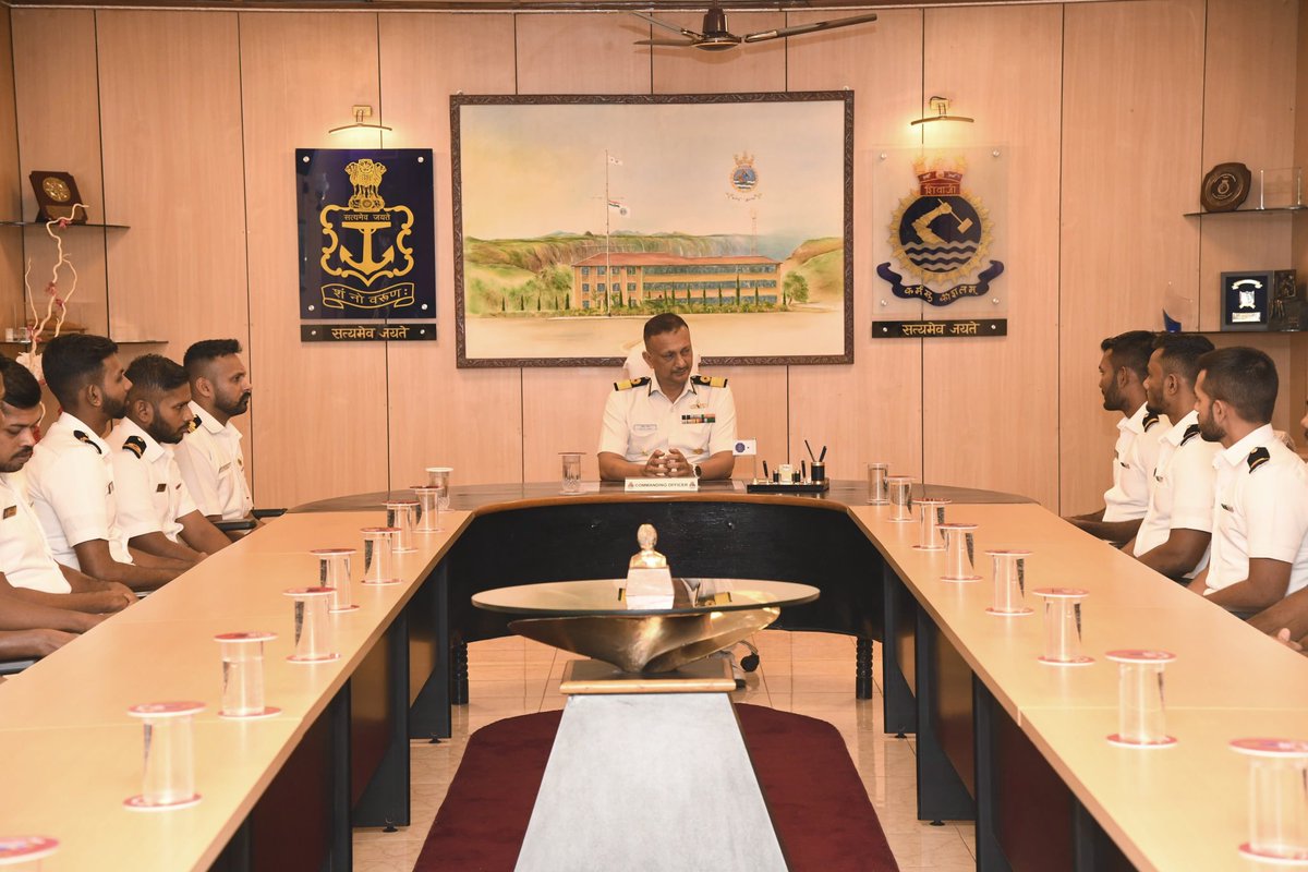 Welcome to officers from Srilanka, Myanmar and  Namibia for training with us.

#IndianNavy continues to be preferred training partner in IOR
#BuildingBridgesofFriendship

@IN_HQSNC
@PRODefPune
@IndiannavyMedia
#SrilankanNavy
#MyanmarNavy
#NamibiaNavy