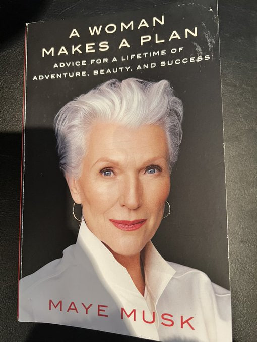 Emmy_Macie's tweet photo. Reading a good book is like getting to know a wise person https://t.co/qWObl96UGo